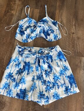 Luxxel Womans Size Medium Blue Palm Tree Print Two-Piece Set Flat Front Lined